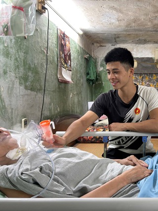Từng khoác áo đội tuyển, chàng trai chọn dừng lại ở tuổi 26 để chăm mẹ