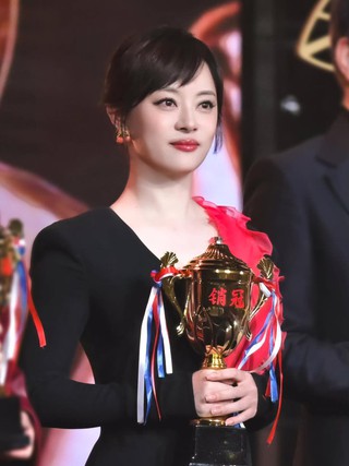 Không cần chiêu trò, đây là cách Tôn Lệ giữ danh xưng 'nữ hoàng rating' Trung Quốc