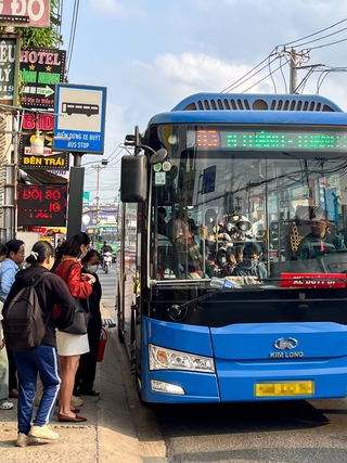 Vui mừng nếu miễn phí xe buýt nhưng người trẻ mong thêm những điều này…