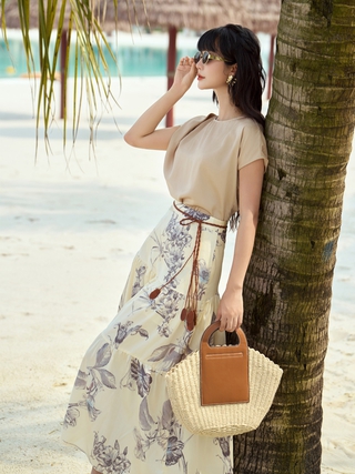 Mẫu áo đẹp nên phối cùng chân váy midi