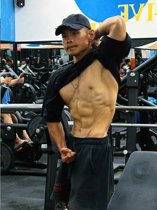 Giảm 57 kg trong 9 tháng, nhiếp ảnh gia có 6 múi nhờ tập thể hình