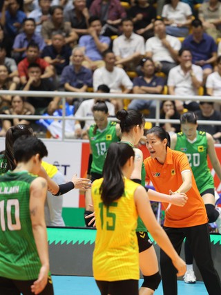 Thanh Thúy cùng CLB VTV Bình Điền Long An thua ngược ở Cúp bóng chuyền Hùng Vương