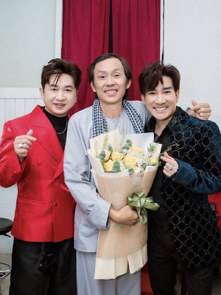 Hoài Linh diện áo bà ba tái xuất trong đêm nhạc Bằng Cường