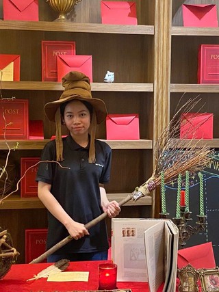 Bạn trẻ rủ nhau lạc vào thế giới phù thủy với quán cà phê 'chuẩn Harry Potter'