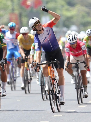 Tay đua New Zealand của đội Vĩnh Long giành chiến thắng trên đất Tây Đô ở Cúp truyền hình TP.HCM