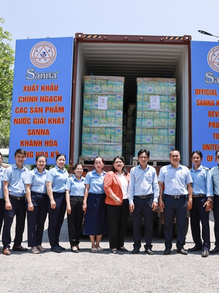Sanna Khánh Hòa lần đầu xuất khẩu nước giải khát sang Mỹ