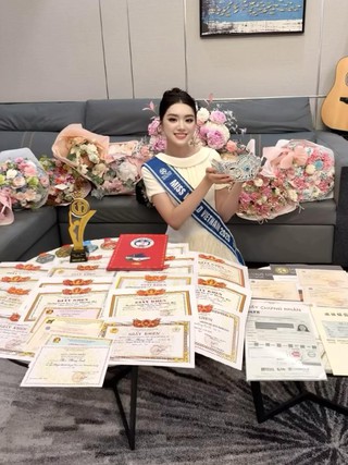 Hoa hậu Phan Phương Oanh có thành tích học tập đáng nể