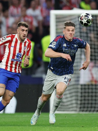 Hai quả phạt đền ở bán kết Champions League: Arsenal và Atletico bất phân thắng bại