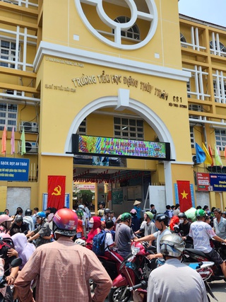 Phụ huynh tiểu học Đặng Thùy Trâm nói gì, sau nhiều ca nghi ngộ độc thực phẩm?