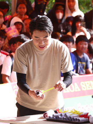 YouTuber đóng phim của Trấn Thành, Trường Giang cùng vợ xuất hiện trên show thực tế