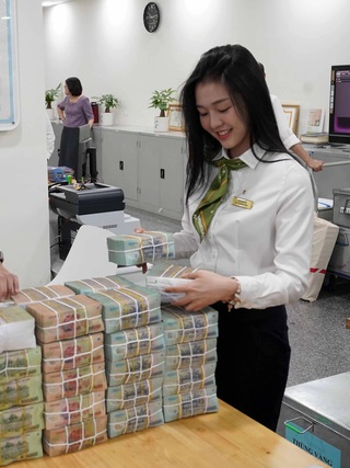 Lãi vay tiêu dùng lên cao