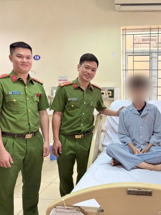 Cõng nam sinh qua rừng, đại úy trẻ chạy đua từng giây giành lại sự sống