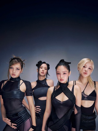 Rosé bị 'ném đá' khi tuyên bố BlackPink chăm chỉ hơn các nhóm khác