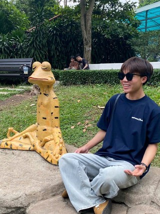 ‘Ếch ngồi thiền’ Thảo Cầm Viên bỗng dưng ‘hot rần rần’, nhiều người xếp hàng để check-in