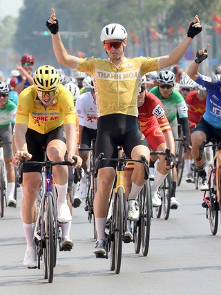 Tay đua đội Thanh Hóa bất ngờ giành chiến thắng ở Cúp xe đạp truyền hình TP.HCM