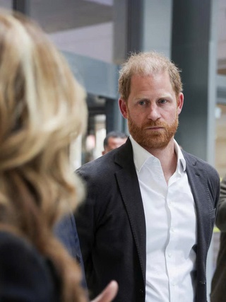 Trước khi rời Hoàng gia Anh, Harry nhận 'tối hậu thư' từ Nữ hoàng Elizabeth II