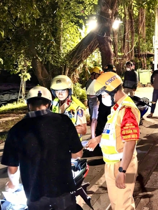 Tổ tuần tra đêm đặc biệt của Công an thành phố Huế trong kỳ nghỉ lễ