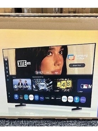 Dua Lipa kiện Samsung đòi 15 triệu USD vì tự ý in hình lên bao bì TV