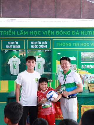 Quốc Việt tiếp lửa hàng nghìn thí sinh tại ngày hội tuyển sinh Nutifood 2026