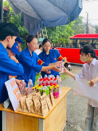 Biến những kỳ thi căng thẳng thành kỷ niệm ấm áp, đầy tình người