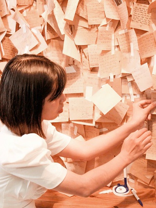 Xu hướng người trẻ 'ẩn mình' trên mạng xã hội