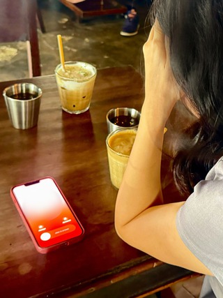 Khi việc nghe gọi điện thoại trở thành nỗi áp lực không tên