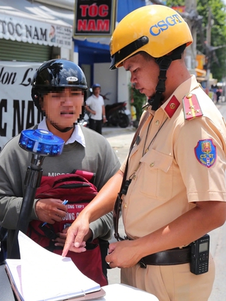 2 tháng, 357 trường ở TP.HCM có học sinh vi phạm luật an toàn giao thông
