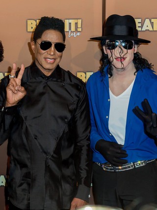 Anh trai Michael Jackson bị kiện hơn 6,5 triệu đô vì tội cưỡng hiếp