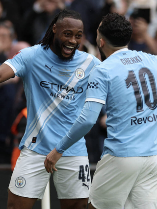 Quật ngã Chelsea, Man City chinh phục thành công FA Cup