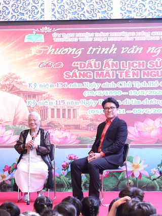 Đạo diễn 97 tuổi Xuân Phượng rưng rưng kể lại lần gặp Bác Hồ ở Việt Bắc