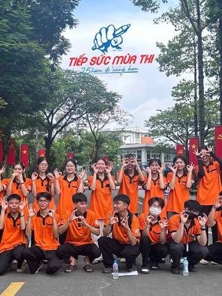 Thí sinh khóc vì quên giấy tờ, cả điểm thi cùng vào cuộc