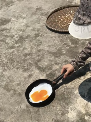 Rộ trend 'chiên trứng bằng nắng' giữa trời nắng nóng, liệu có chín và ăn được không?