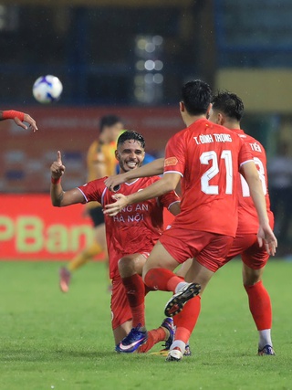 CLB CAHN lên ngôi thuyết phục: Sự định hình mới của bản đồ V-League