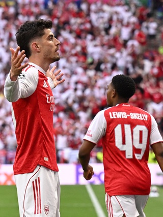 Arsenal thất bại cay đắng trên chấm luân lưu, PSG vô địch Champions League thứ 2 liên tiếp
