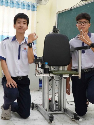 Độc đáo 'ghế thông minh' của 2 học sinh có thể cứu người trong tích tắc