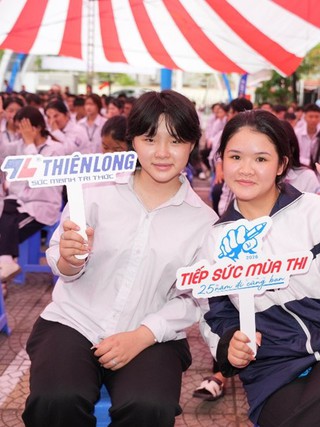 School Tour - Trạm tiếp sức tinh thần cho thí sinh thi tốt nghiệp THPT