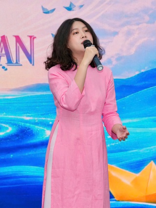 ‘Cô gái hát nhạc Trịnh’ Hoàng Trang mang cảm xúc đặc biệt đến ‘Sống đẹp’