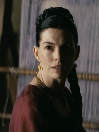 'Người đẹp nhất thế giới 2026' Anne Hathaway lộ gương mặt khác lạ gây bàn tán