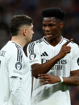Valverde chấn thương đầu sau căng thẳng với Tchouameni, nội bộ Real Madrid hỗn loạn trước siêu kinh điển