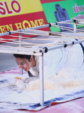Nàng hậu Việt bất chấp hình tượng trong show thực tế