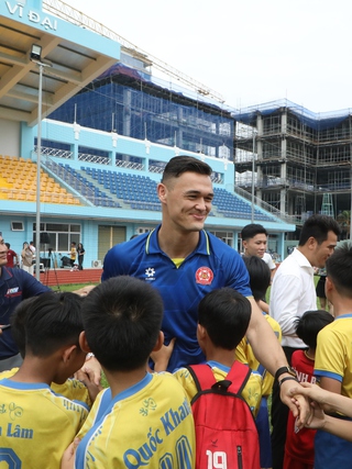 Lê Giang Patrik, Ngô Đăng Khoa 'tiếp lửa' giải bóng đá thiếu niên - nhi đồng HTV