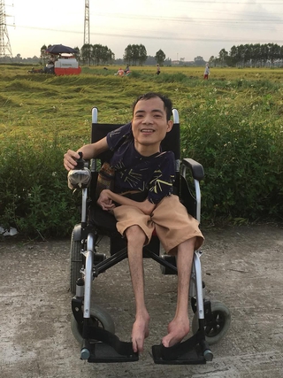 Đôi chân dừng lại, những vần thơ đi xa...