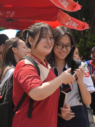 Thí sinh thi tốt nghiệp THPT mơ trở thành tỉ phú, cưới vợ đẹp...