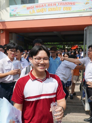AI vào đề thi ngữ văn, thí sinh mừng rỡ như được... trúng tủ