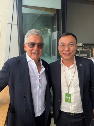 Chủ tịch VFF cùng huyền thoại Roberto Baggio, Stoichkov dự khán khai mạc World Cup và trận Mexico thắng Nam Phi