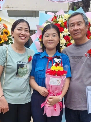 Thi để thử sức, nữ sinh bất ngờ trở thành thủ khoa
