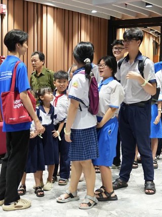 Vở diễn xiếc này có gì đặc biệt mà nhiều người xếp hàng đến xem?