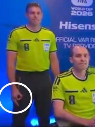 Trọng tài châu Á có hành động gây sốc ở World Cup, FIFA điều tra khẩn cấp