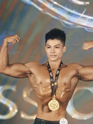 Nam sinh trường kinh tế giành 5 huy chương lần đầu thi thể hình