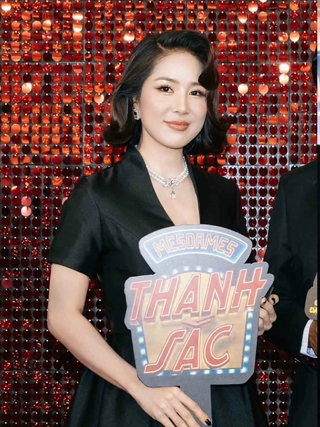 Lê Phương gợi cảm đến mừng 'chồng màn ảnh' Lương Thế Thành đón 'tin vui'